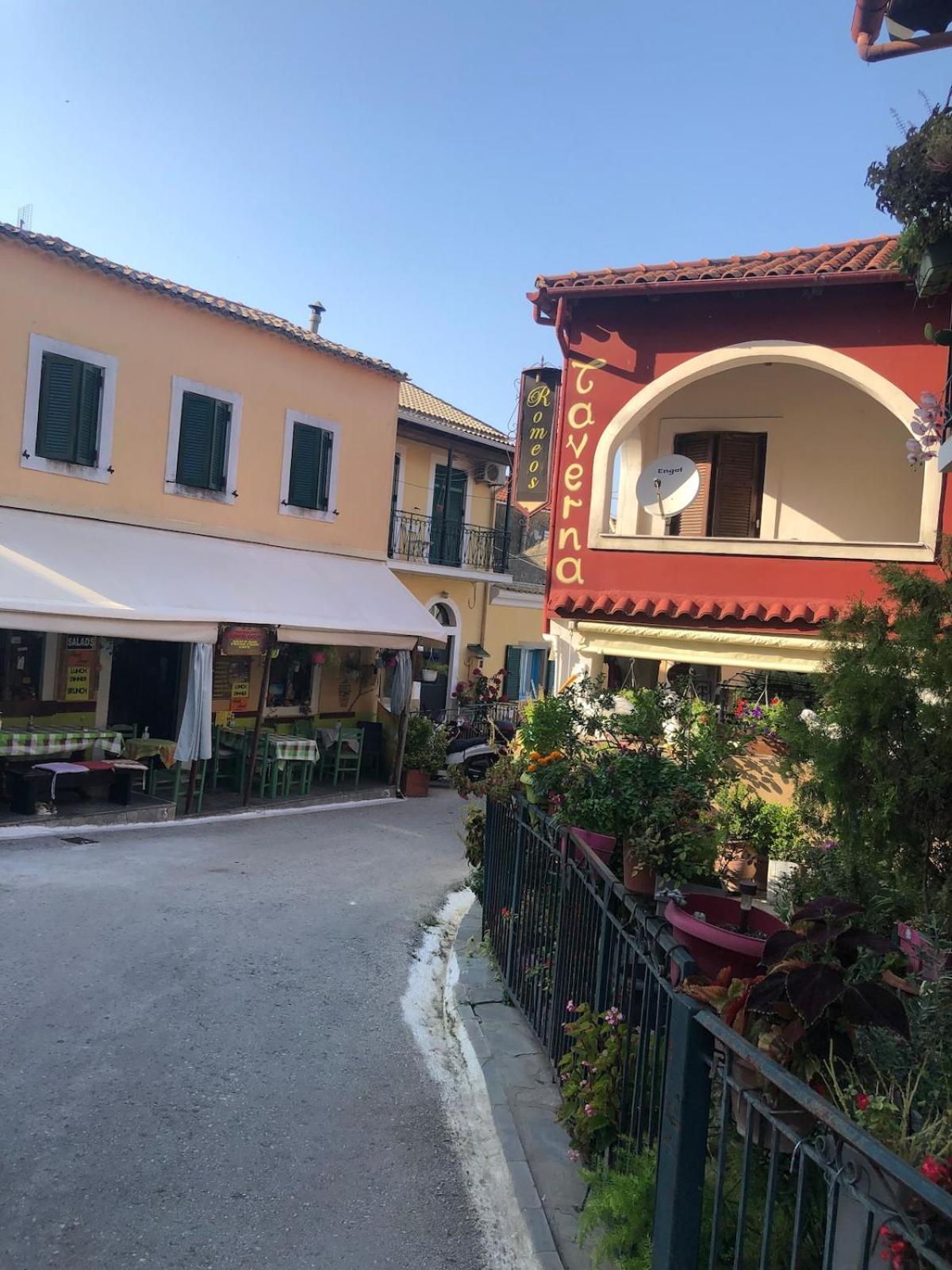 Sofia's Bella Vista Pagoi *